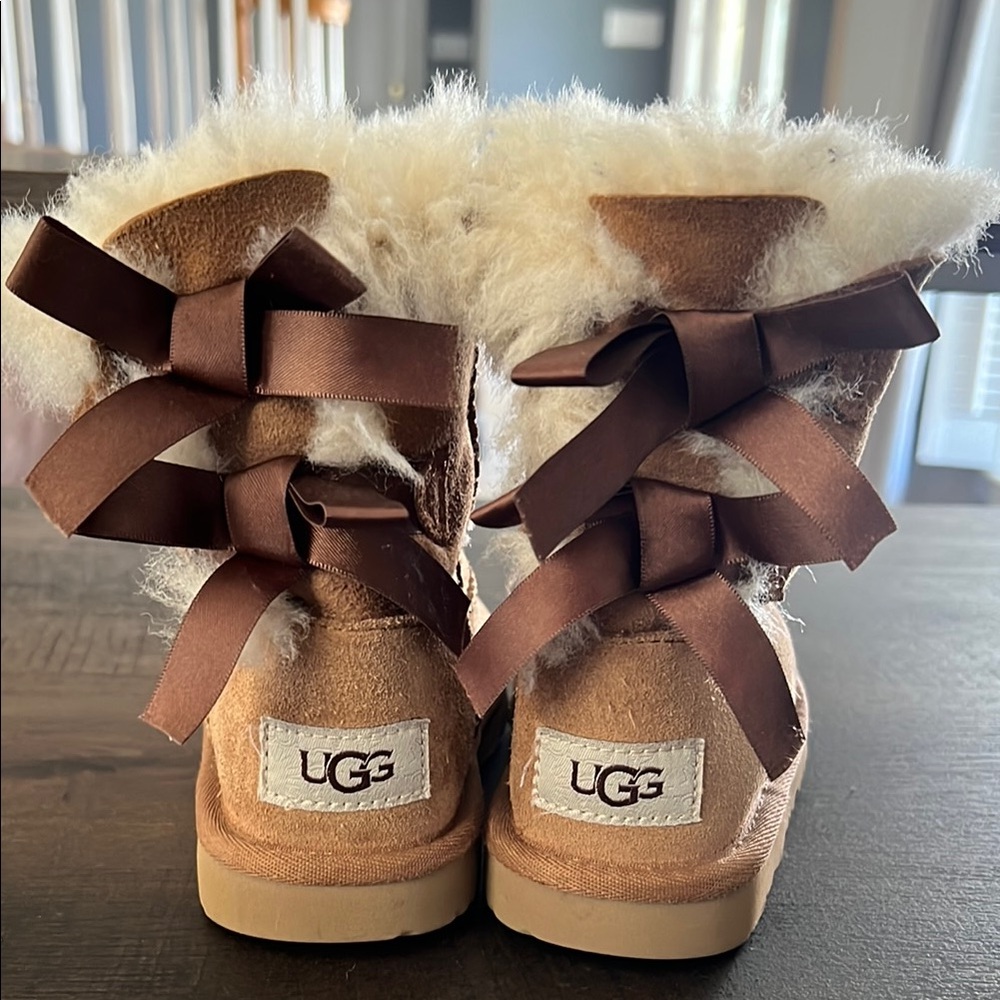 UGG BAILEY BOW 2 Tan Boots with Fluffy Cream Lining and Brown Ribbons, size 10
